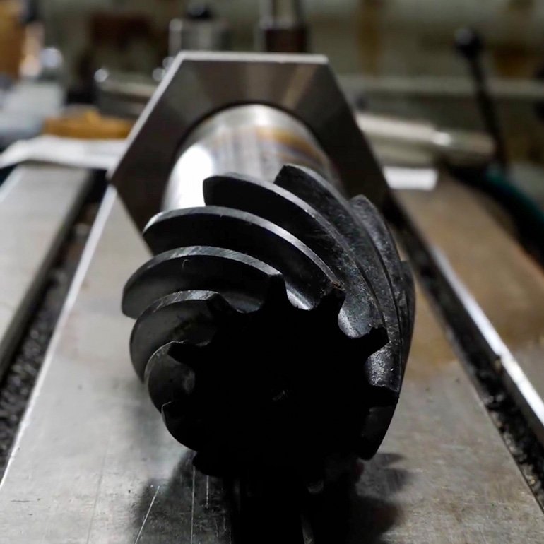 Componente helicoidal mecanizado para transmisión industrial